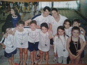 Linda e Valentina con e staffette C femmine e C maschi, entrambe bronzo nella 4x50 SL