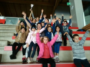 Alcuni bimbi festeggiano il terzo posto al termine della lunga manifestazione!